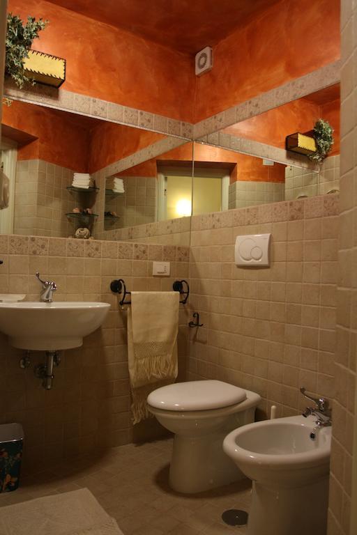 Bed And Breakfast Angolo Fiorito Чивитавекия Стая снимка