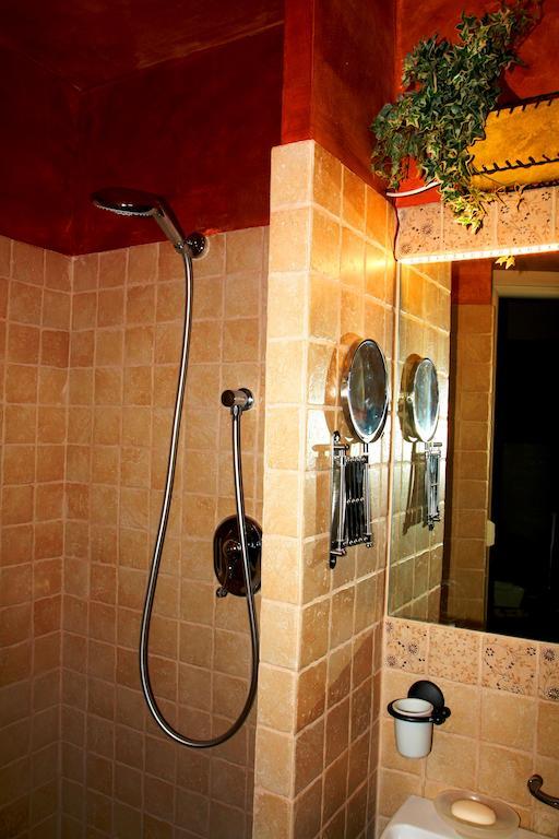 Bed And Breakfast Angolo Fiorito Чивитавекия Стая снимка