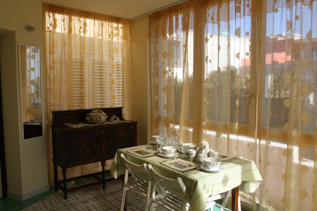 Bed And Breakfast Angolo Fiorito Чивитавекия Стая снимка
