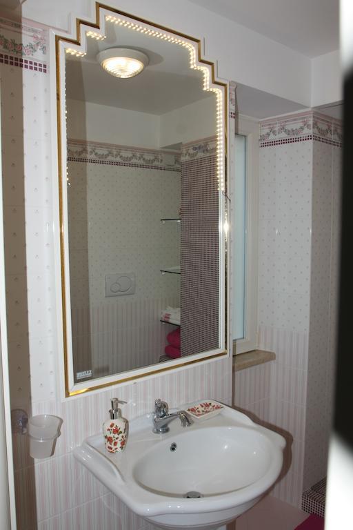 Bed And Breakfast Angolo Fiorito Чивитавекия Стая снимка